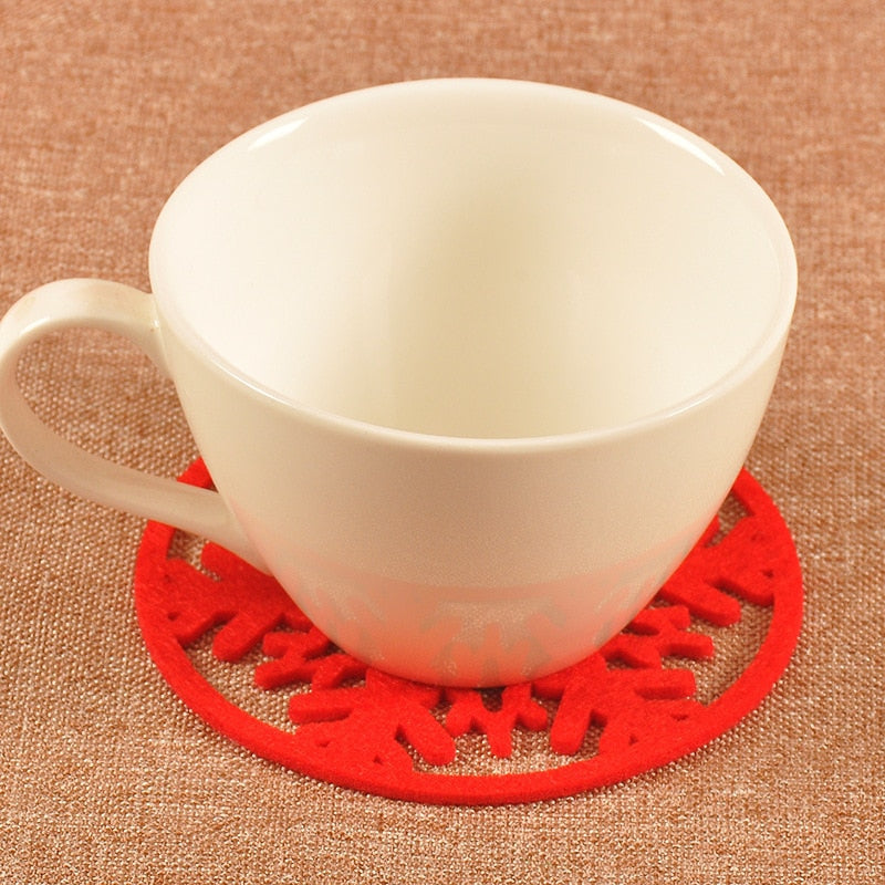 2Pcs 10cm Snowflake Shape Felt Round Dining Pad Christmas Party DIY Kitchen Decor Home Heat Insulation Xmas Mat Decoration 62298