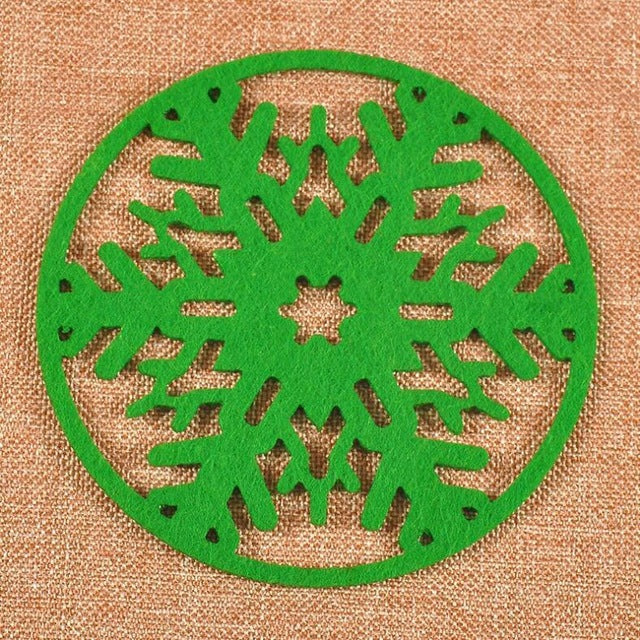 2Pcs 10cm Snowflake Shape Felt Round Dining Pad Christmas Party DIY Kitchen Decor Home Heat Insulation Xmas Mat Decoration 62298